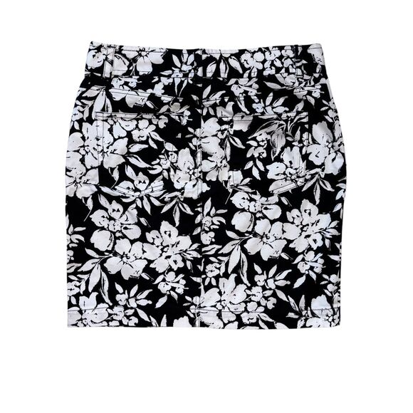𝅺Chaps Women’s Size 4 Cotton Blend Black White Floral Skirt EUC Z122 - Picture 5 of 5